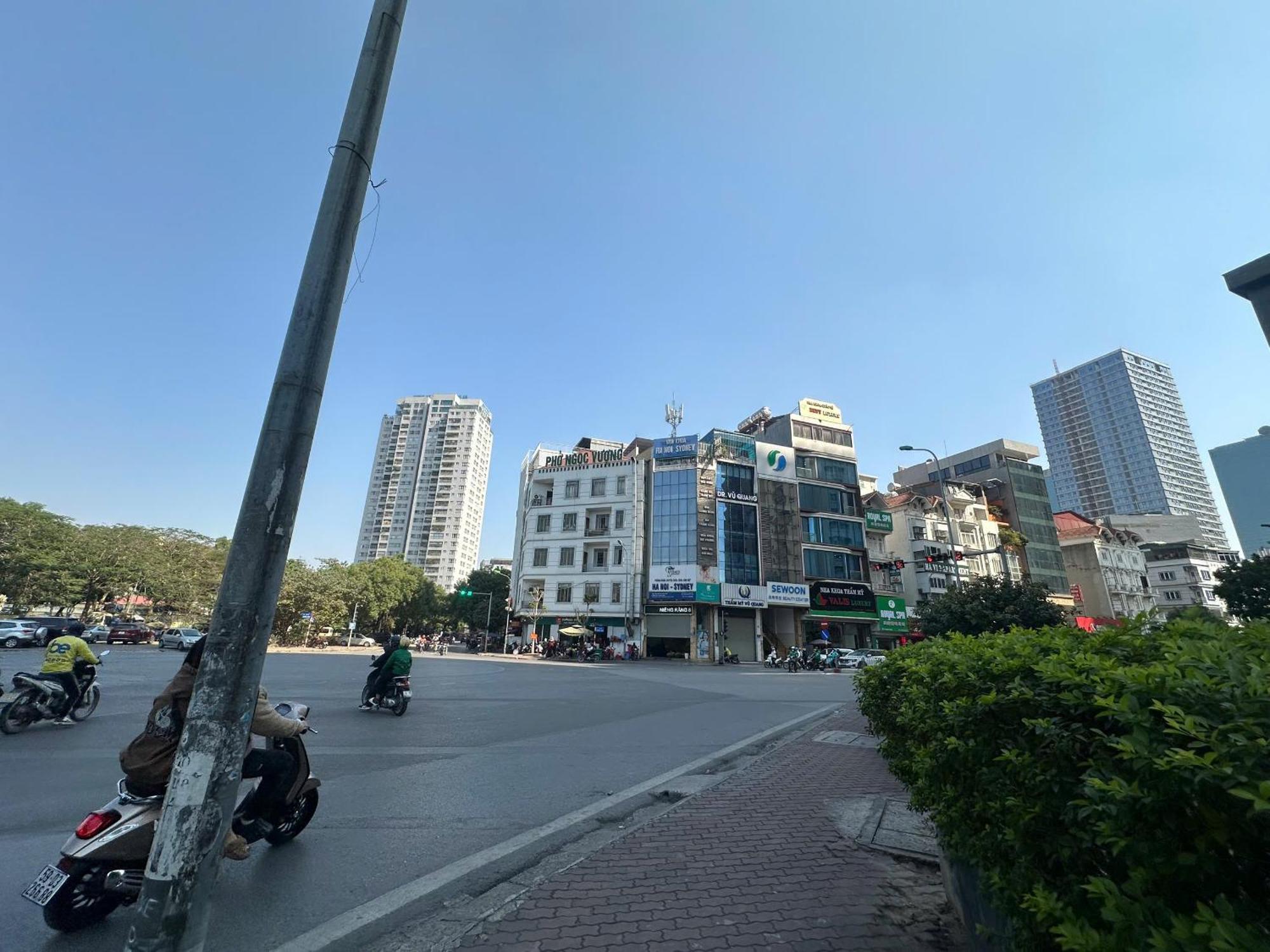 Sunny 702 Tm27 Khách sạn hẻo lánh Hà Nội