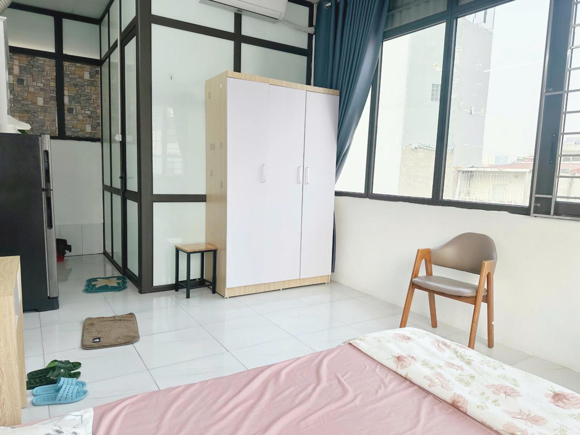 Khách sạn hẻo lánh Sunny 702 Tm27 *